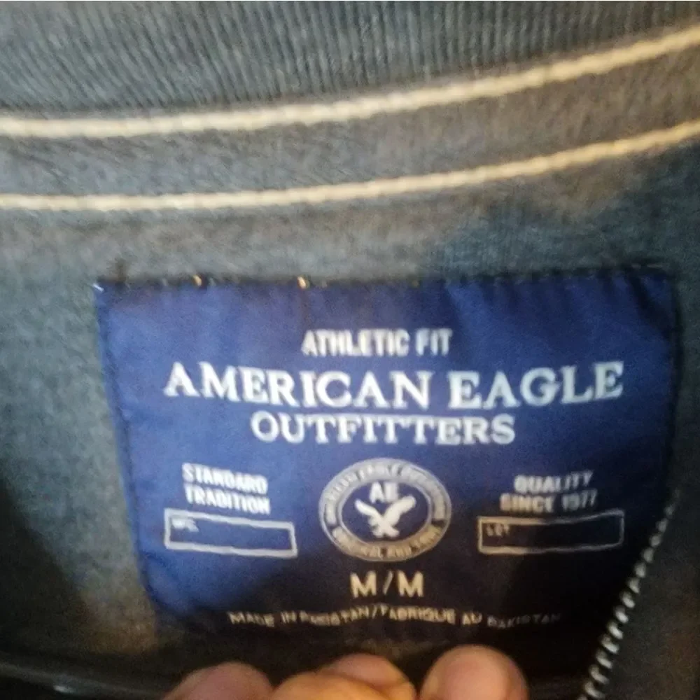 Men's American Eagle zip-up fleece sweater, size Medium